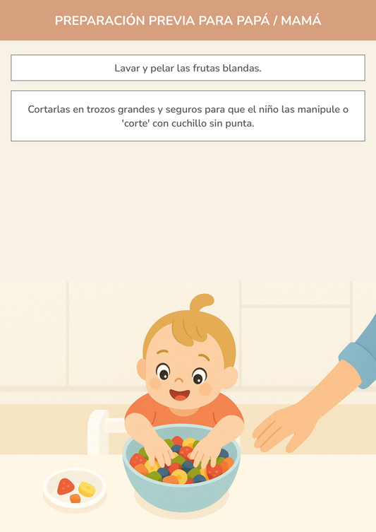 Niño usando torre de aprendizaje mientras realiza la actividad primera ensalada de frutas en la cocina.