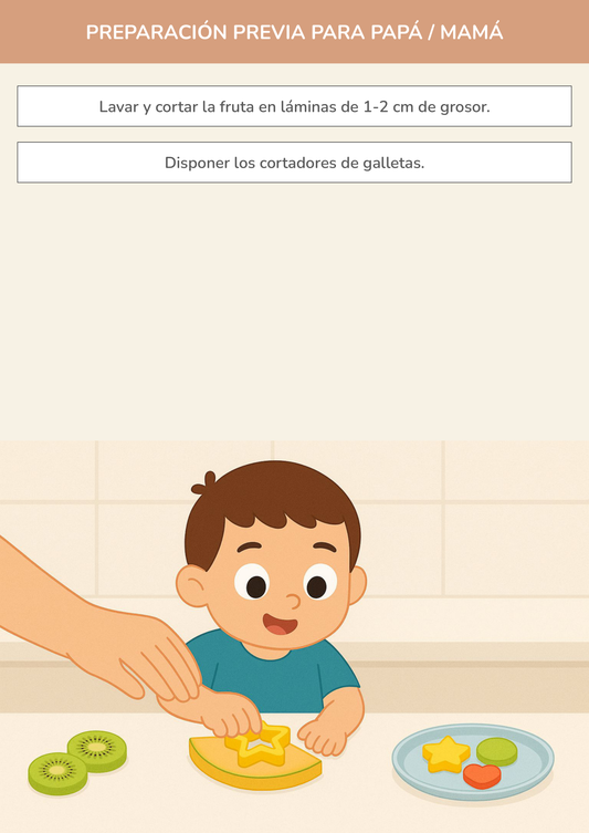 Niño usando torre de aprendizaje mientras realiza la actividad mis primeros cortadores de fruta en la cocina.
