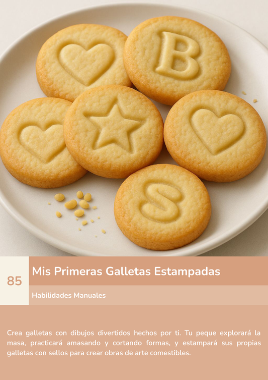 Niño usando torre de aprendizaje mientras realiza la actividad mis primeras galletas estampadas en la cocina.
