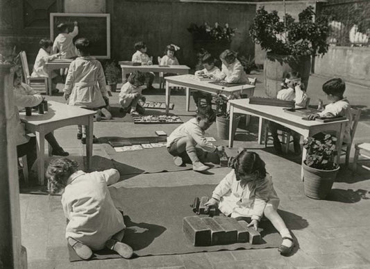 Torre de aprendizaje: qué es, para qué sirve y por qué (aunque muchos lo digan) no es un material Montessori original