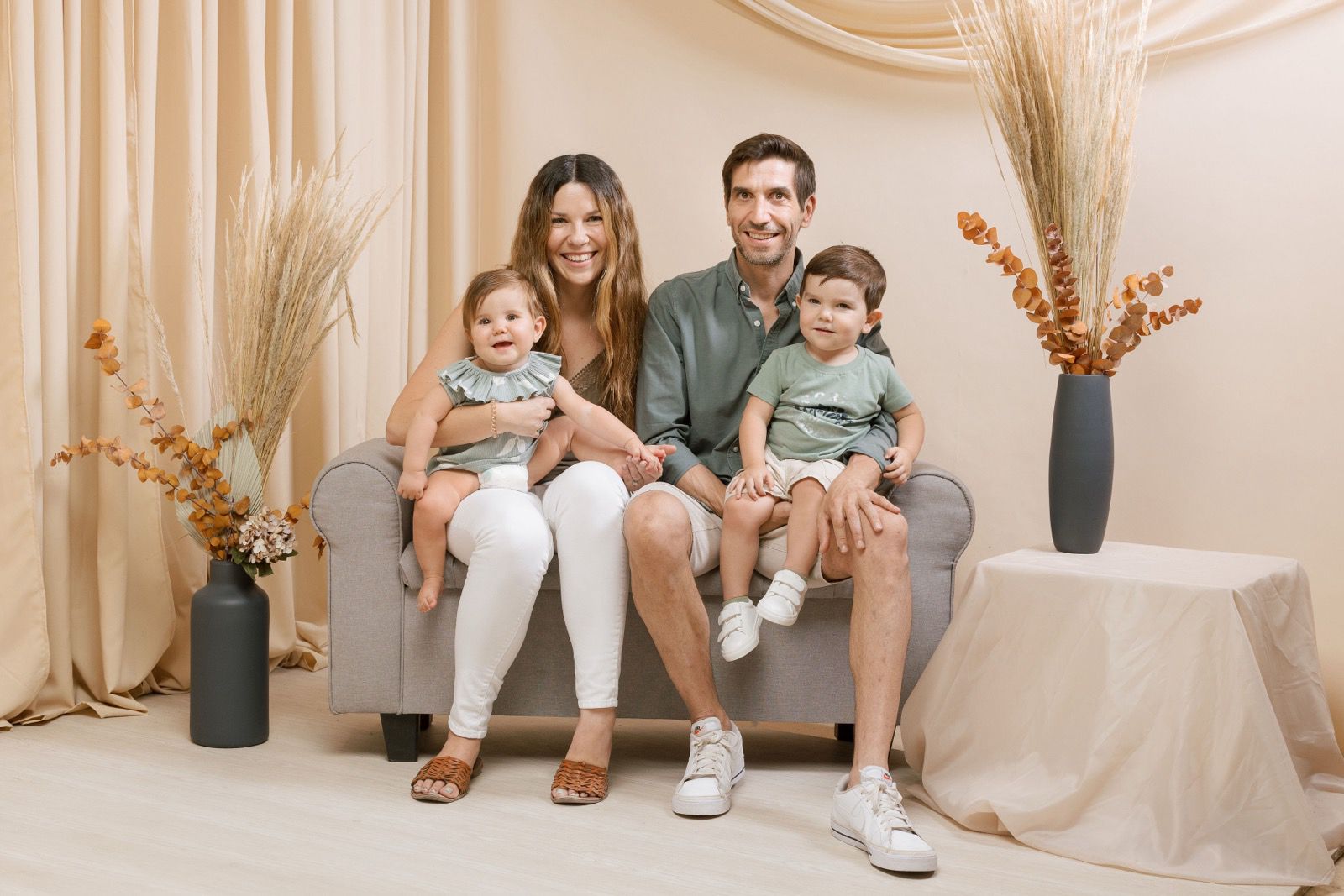 foto de familia creadores de zalu y sus bebés