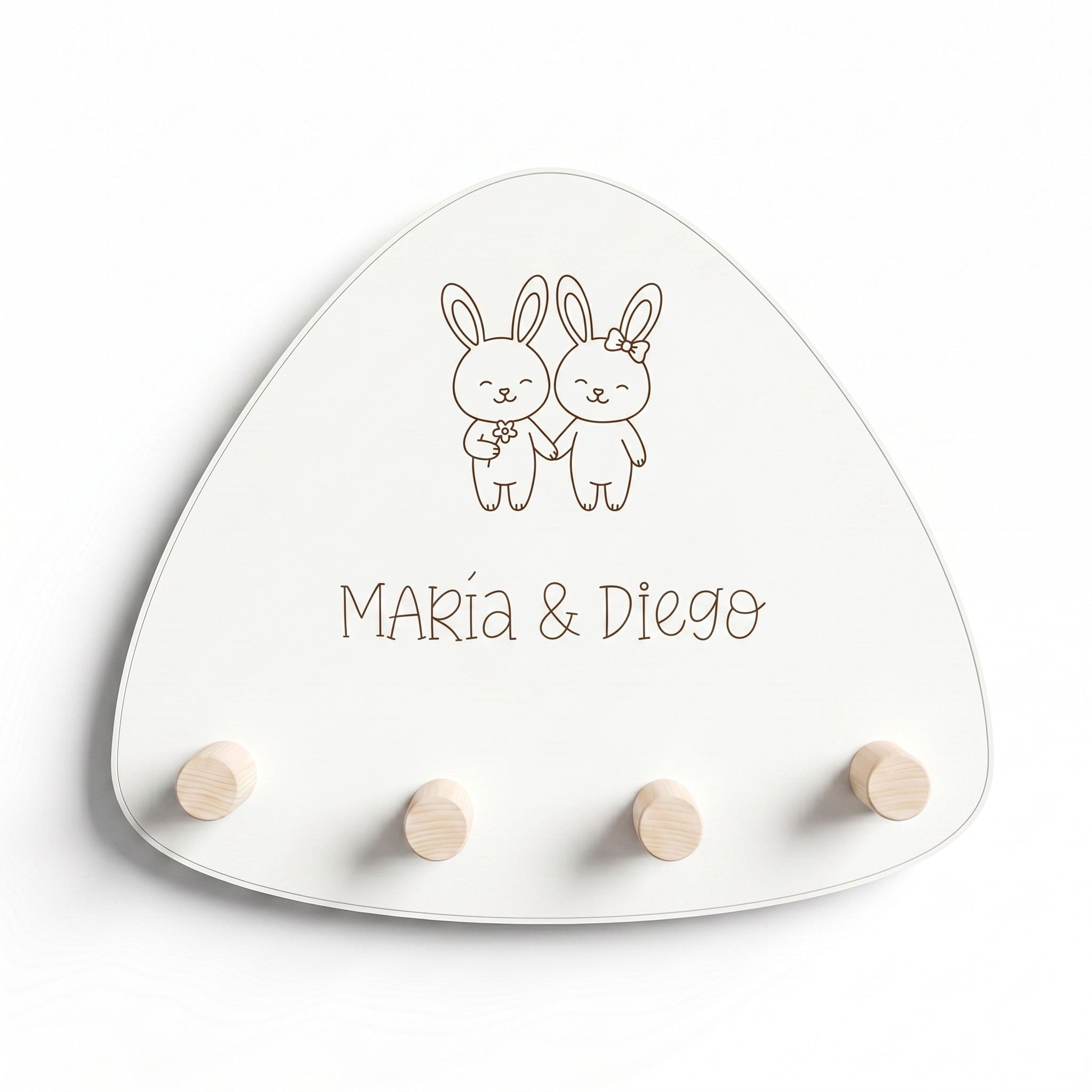 Perchero de diseño organico con dos conejitos y el nombre de maria y diego grabados, marca zalu
